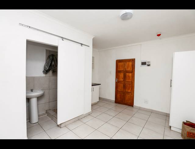 1,800M² APARTMENT BLOCK FOR SALE IN BULWER